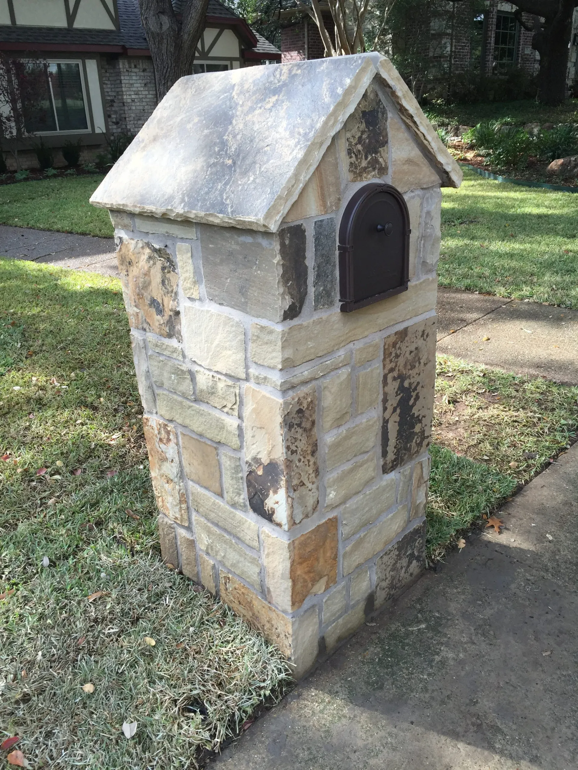 Flagstone Mailbox