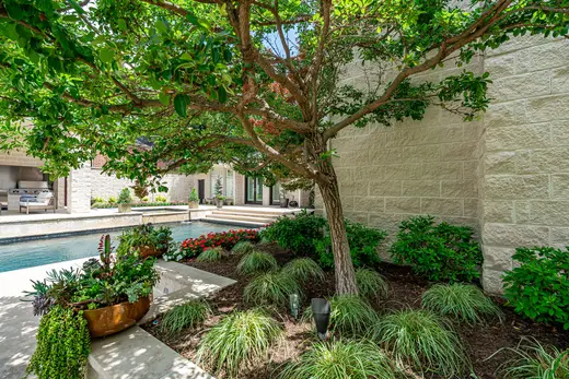 Landscaping in Preston Hollow, TX