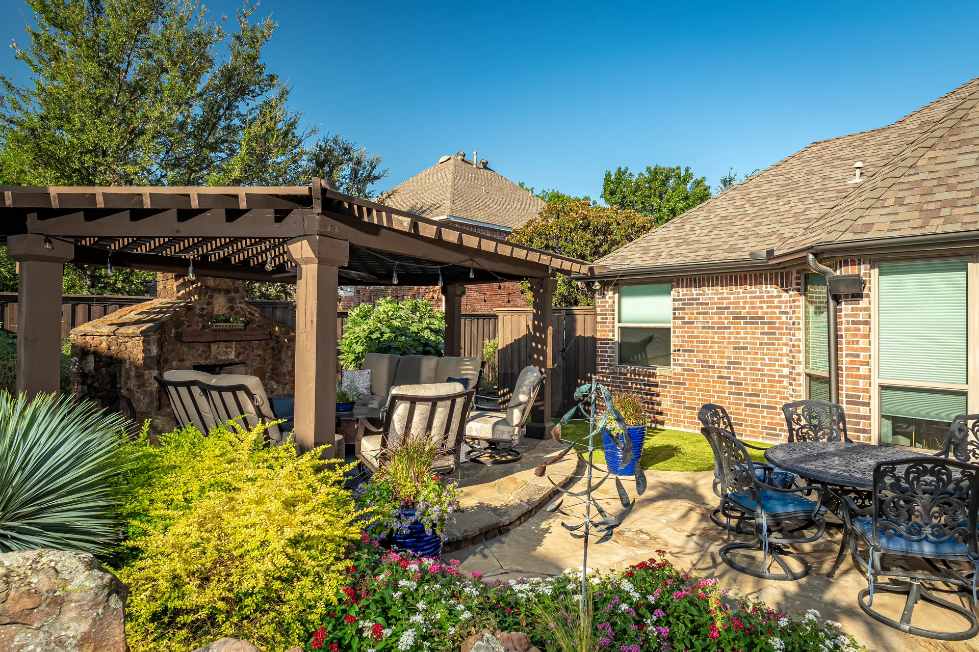 Creating Resort-Style Pool Landscapes for Luxurious Backyard Retreats