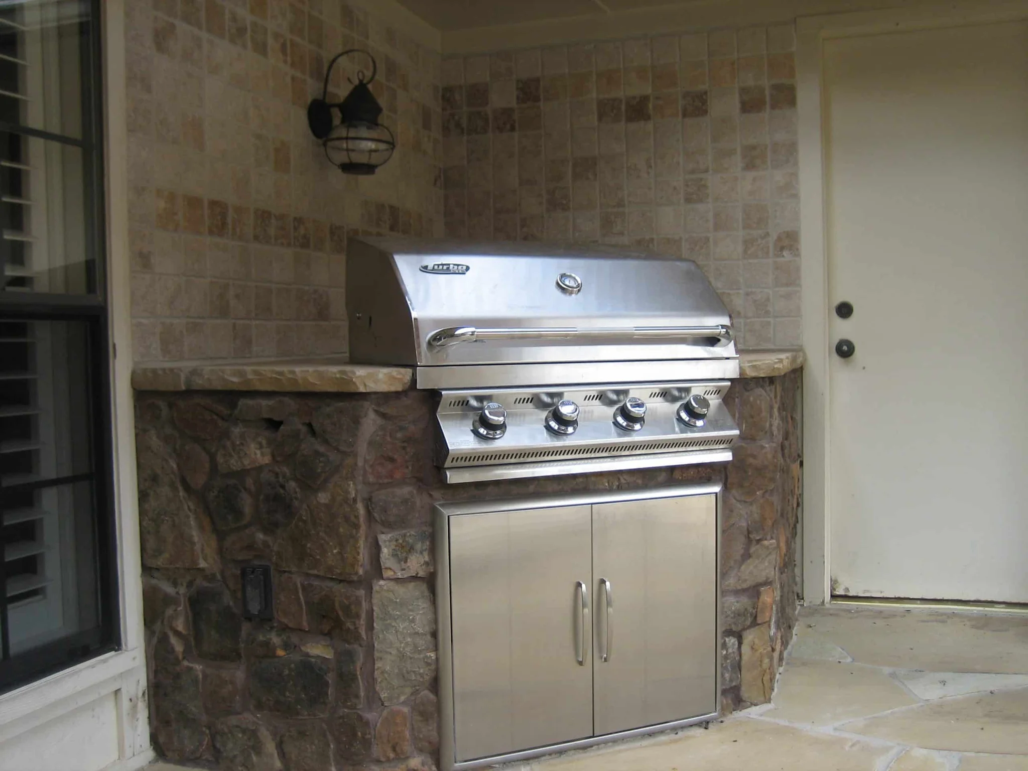 Grill & Custom Stonework