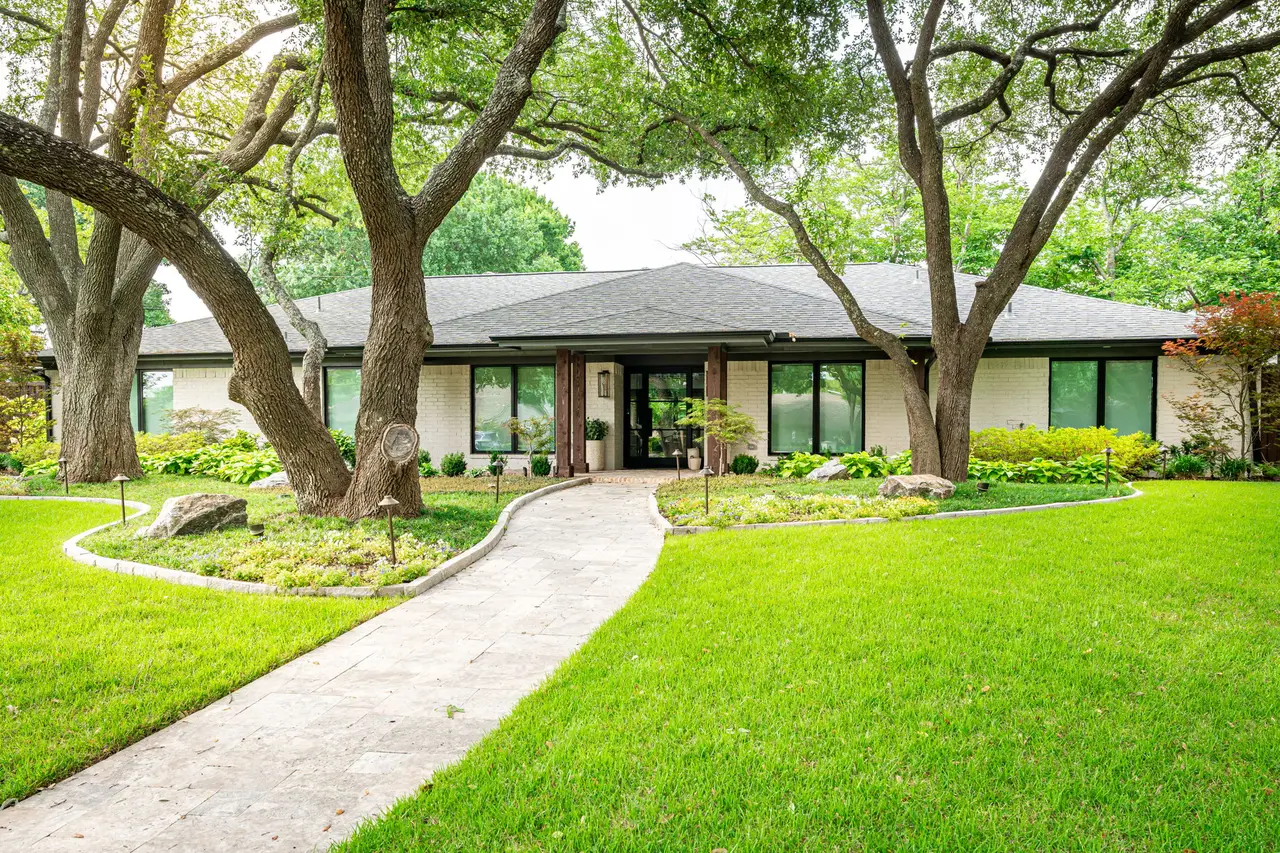 Landscaping services in Garland, TX