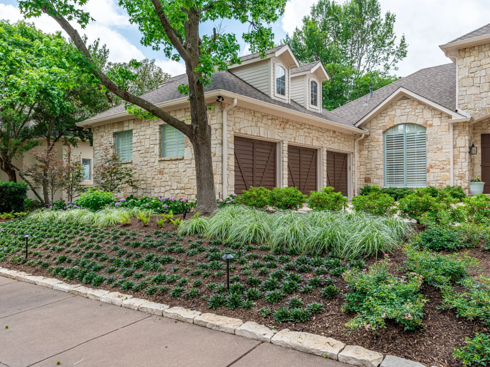 Outdoor Entertainment: Designing Landscapes Perfect for Dallas Social Gatherings
