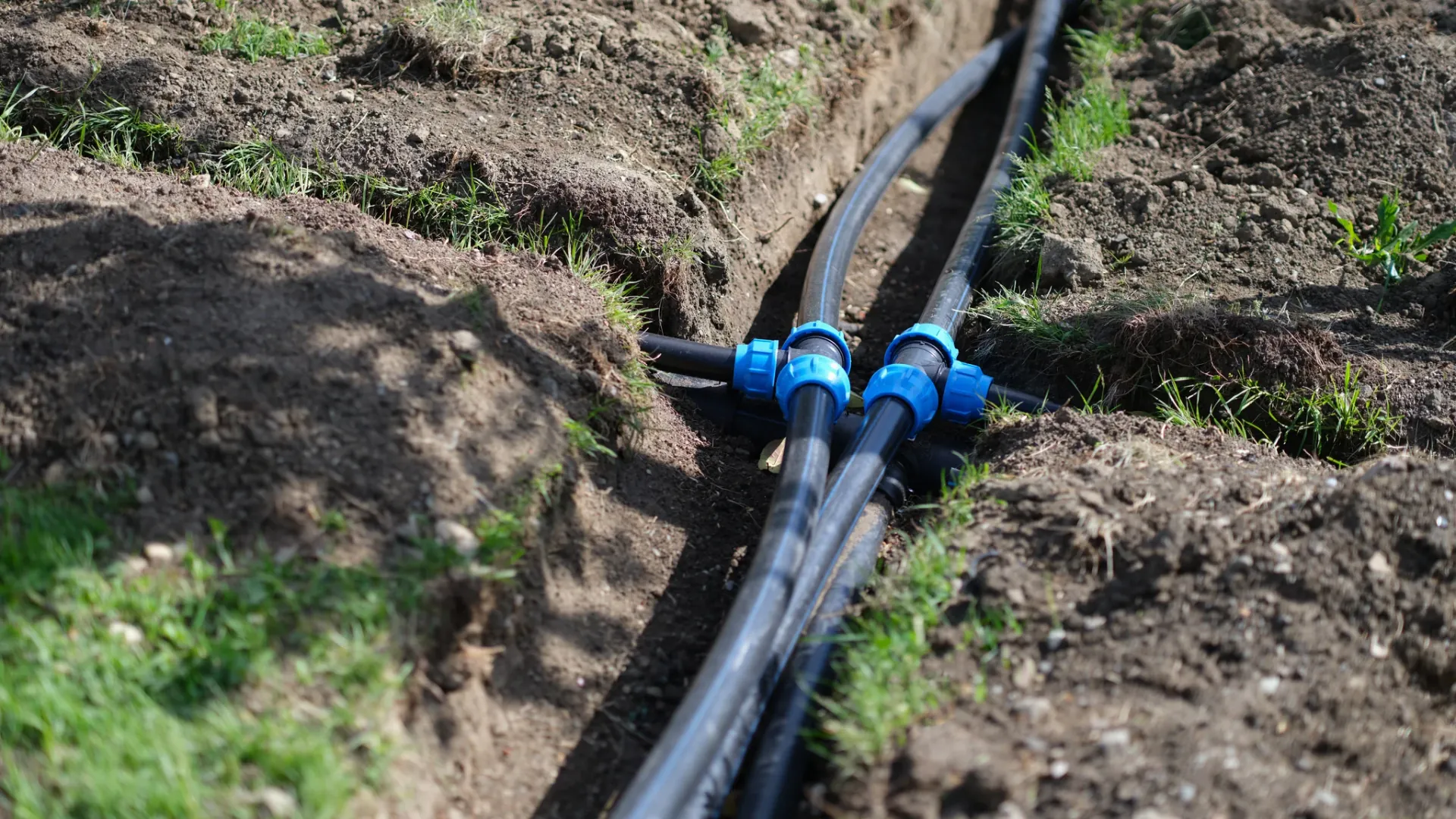 Slope on a Flat Lot: Micro-Grading, Dry Creek Beds & Subsurface Pipe – Dallas Irrigation & Drainage That Actually Flows