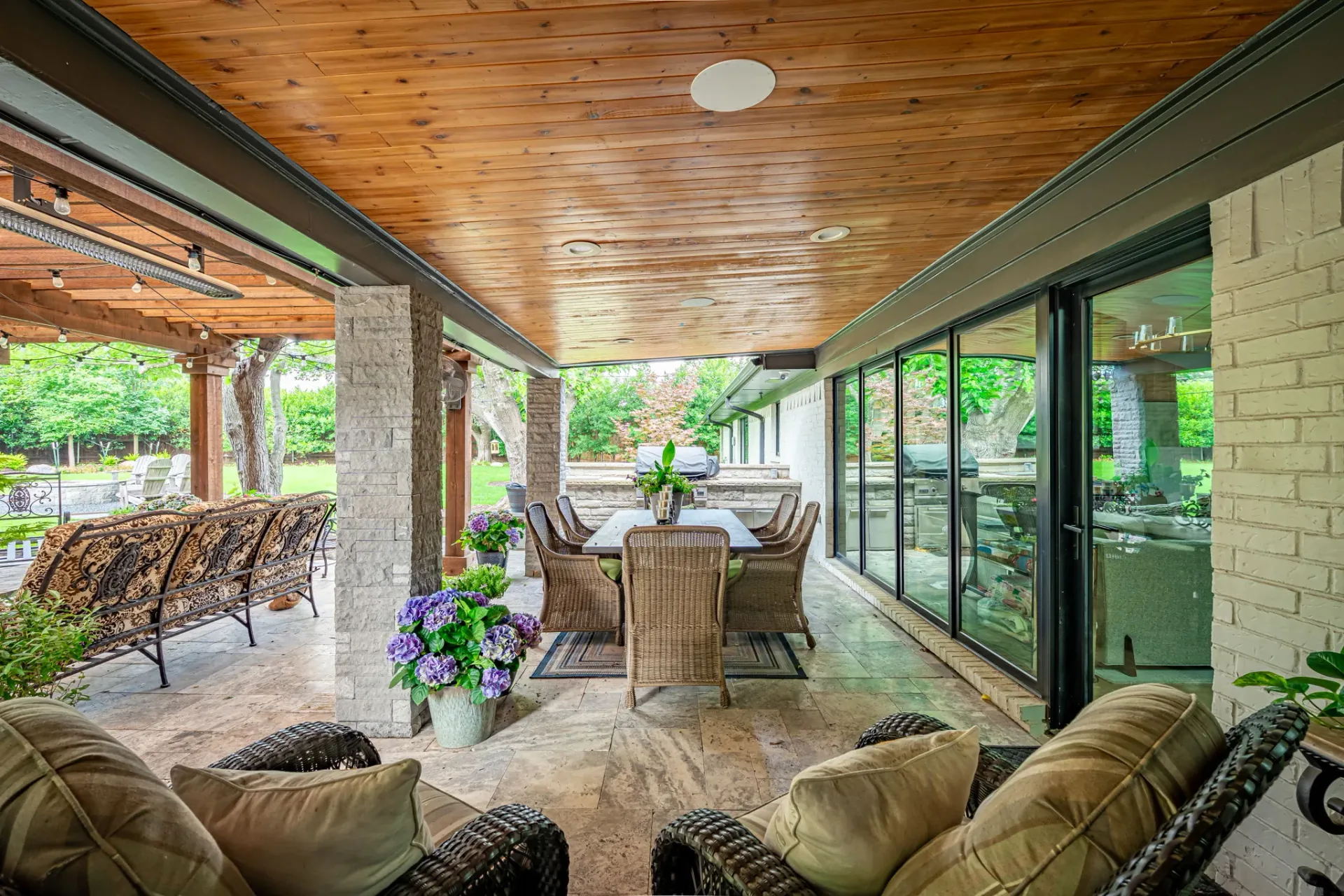 What to Expect During a Professional Outdoor Lighting Walkthrough in Dallas and University Park, TX