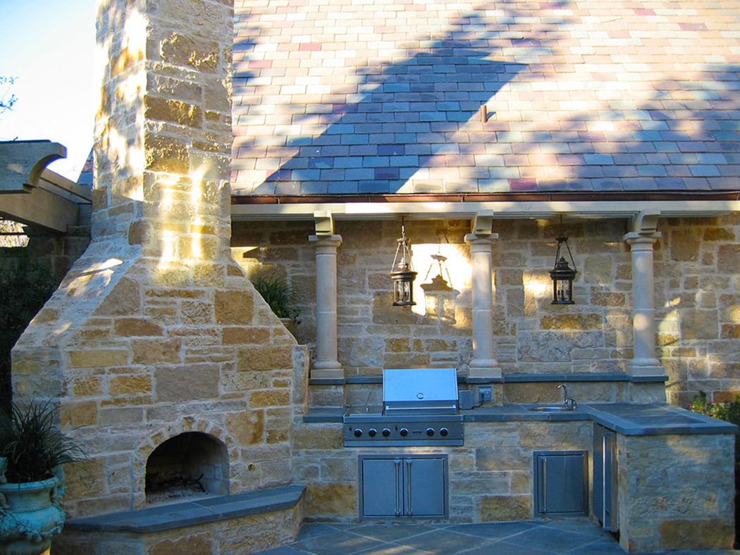 outdoor fireplace / firepit
